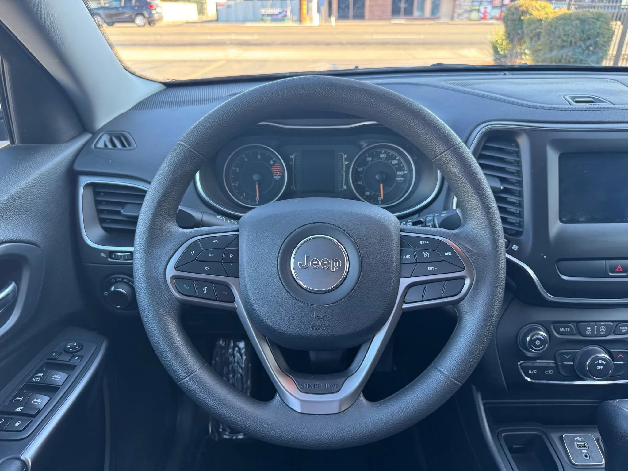 Used 2020 Jeep Cherokee Latitude image 21