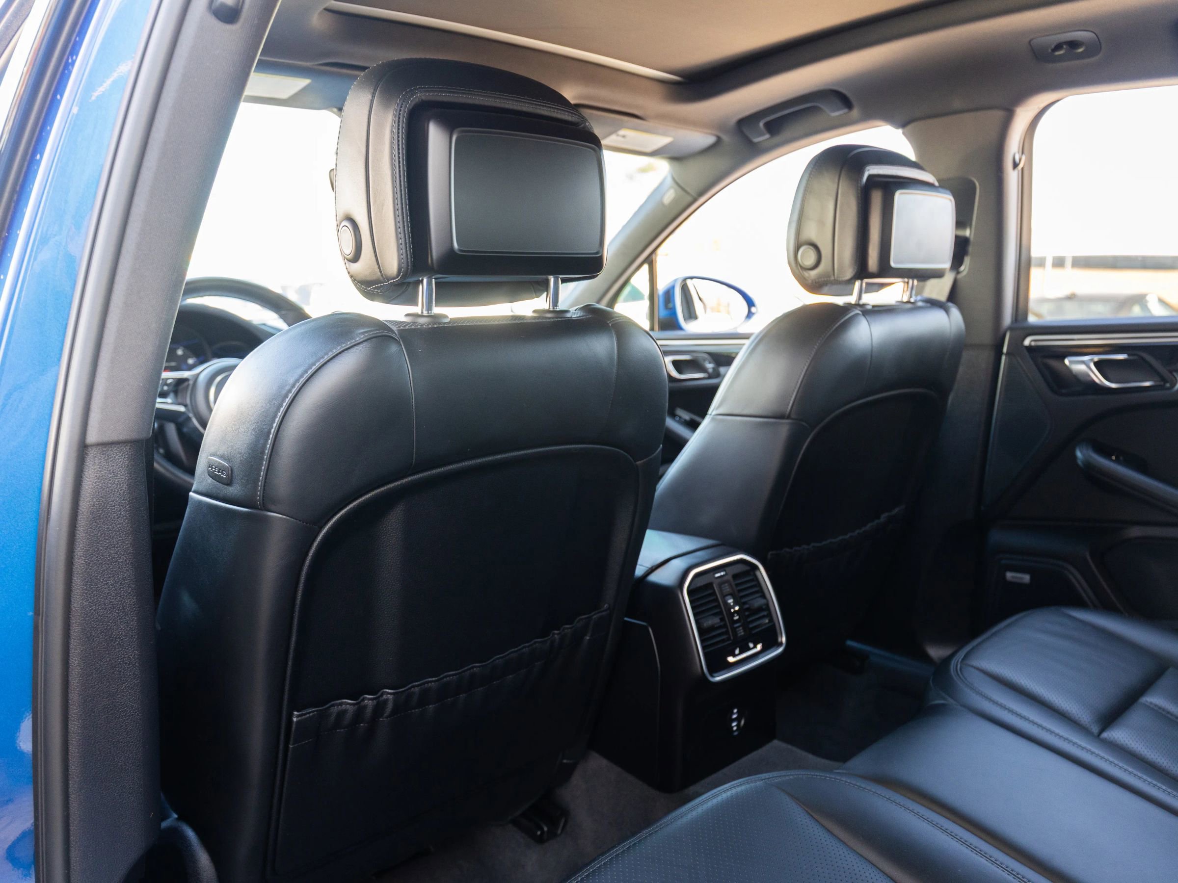 Used 2020 Porsche Macan image 26