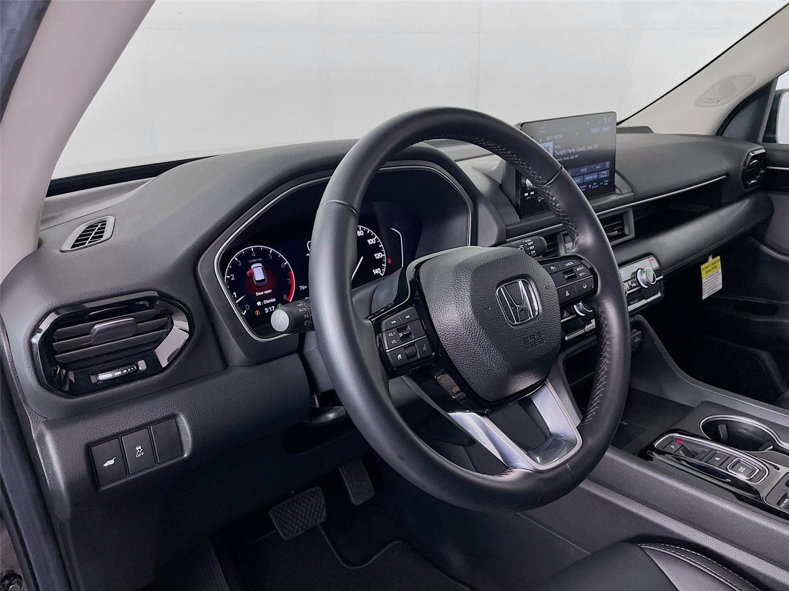 Used 2025 Honda Pilot Touring image 15