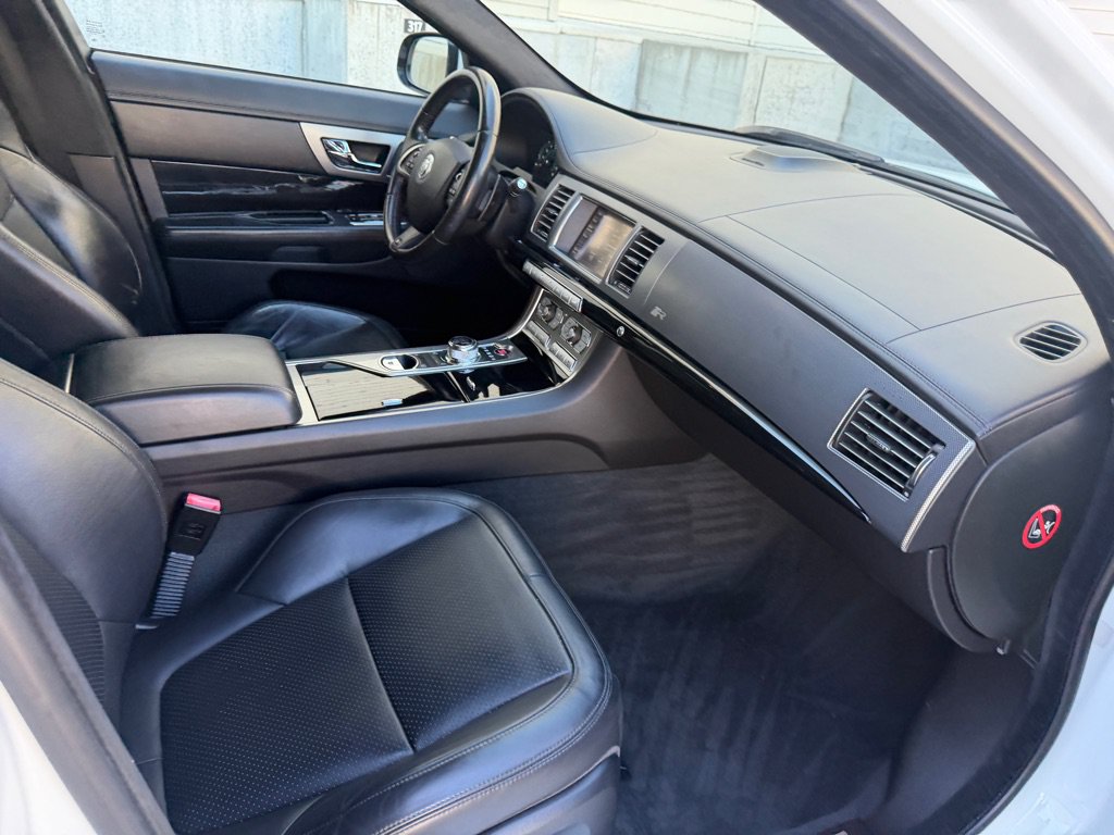 Used 2012 Jaguar XF R RWD image 28