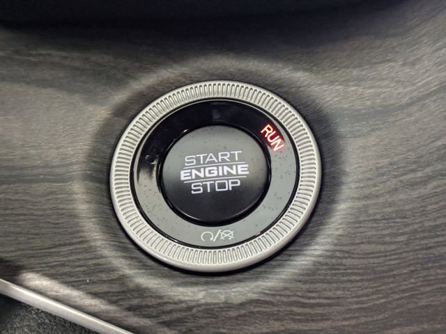 Certified 2024 Jeep Grand Cherokee Limited w/ Luxury Tech Group II image 22