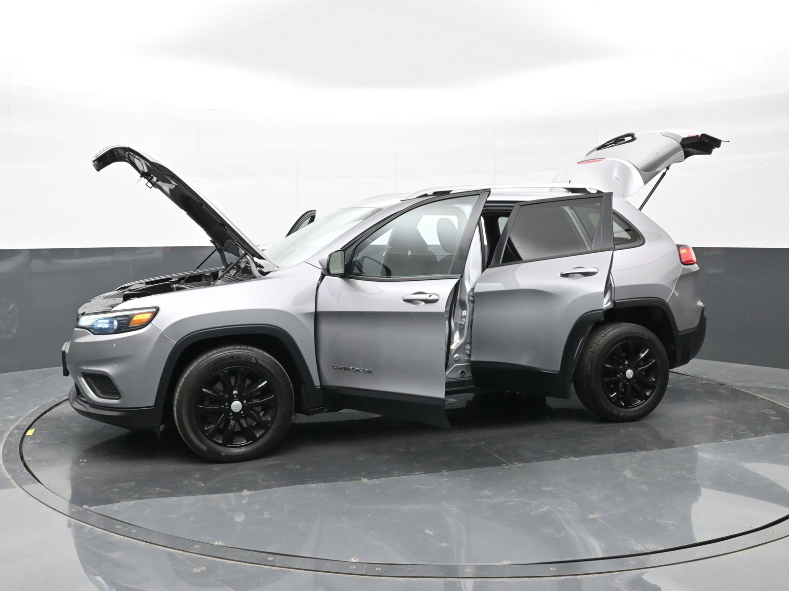 Used 2020 Jeep Cherokee Latitude w/ Cold Weather Group FWD image 48