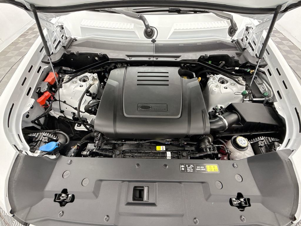 Used 2025 Land Rover Defender 110 S image 28