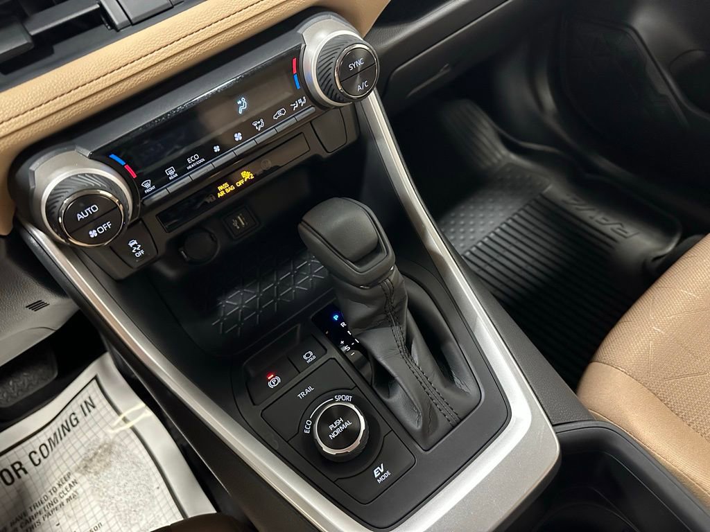 Used 2025 Toyota RAV4 XLE image 40