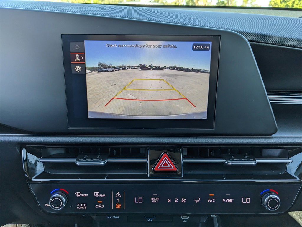 Used 2025 Kia Niro LX image 24