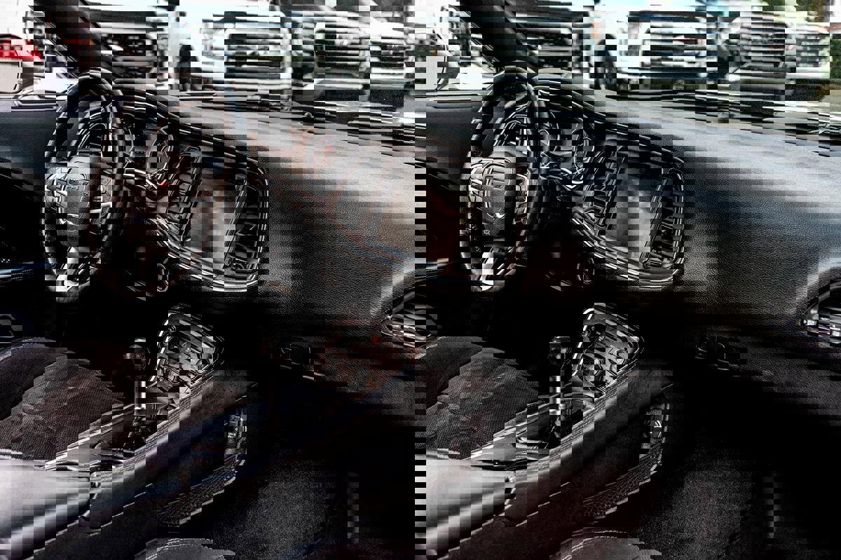 Used 2016 Dodge Challenger R/T Scat Pack w/ Leather Interior Group image 38