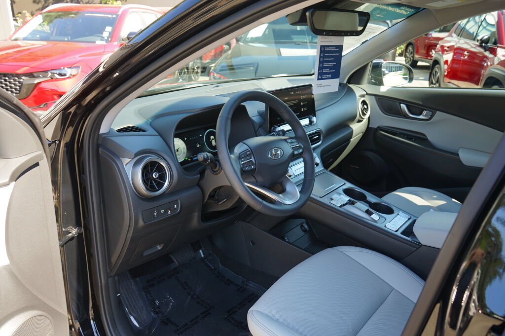 Certified 2023 Hyundai Kona Limited FWD image 16
