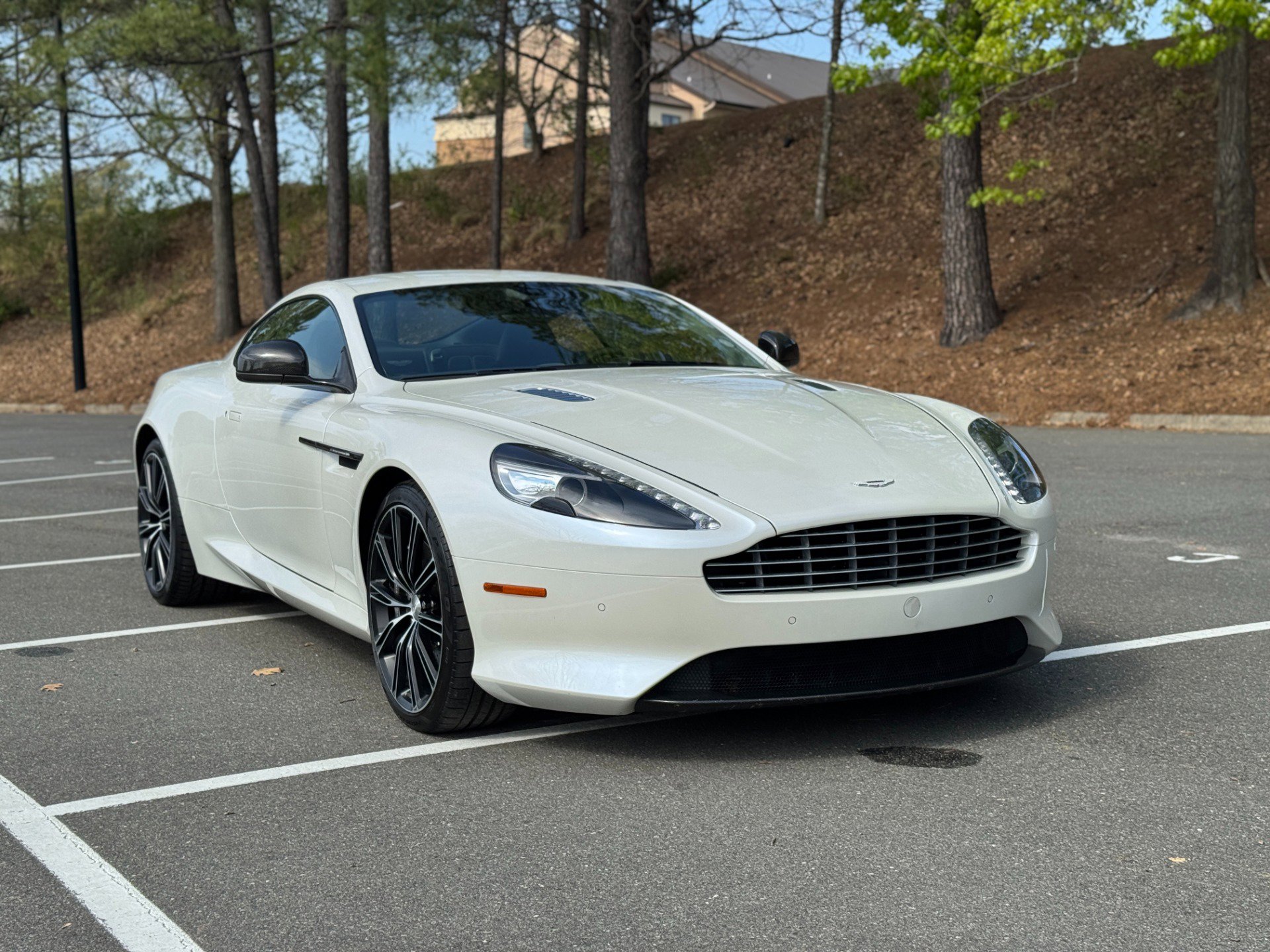 Used 2015 Aston Martin DB9 Coupe image 18