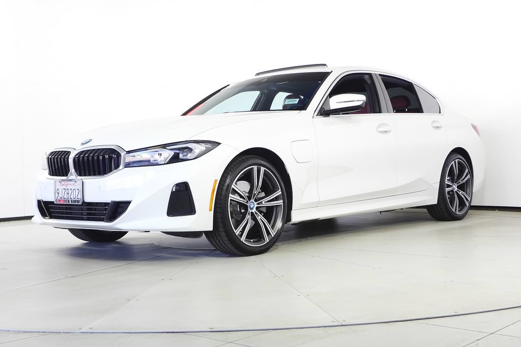 Used 2024 BMW 330e w/ Convenience Package RWD image 2