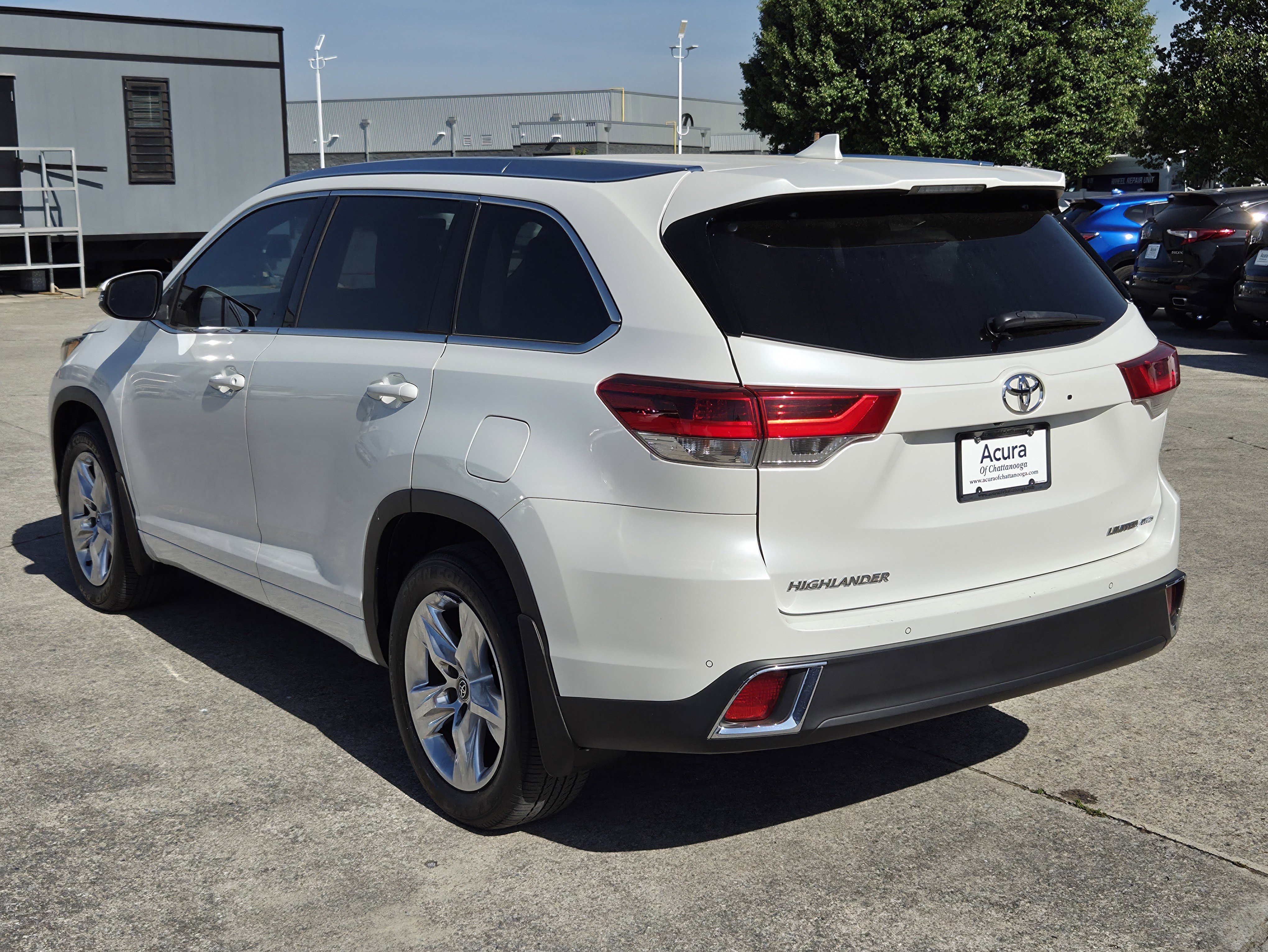 Used 2019 Toyota Highlander Limited AWD/4WD image 3