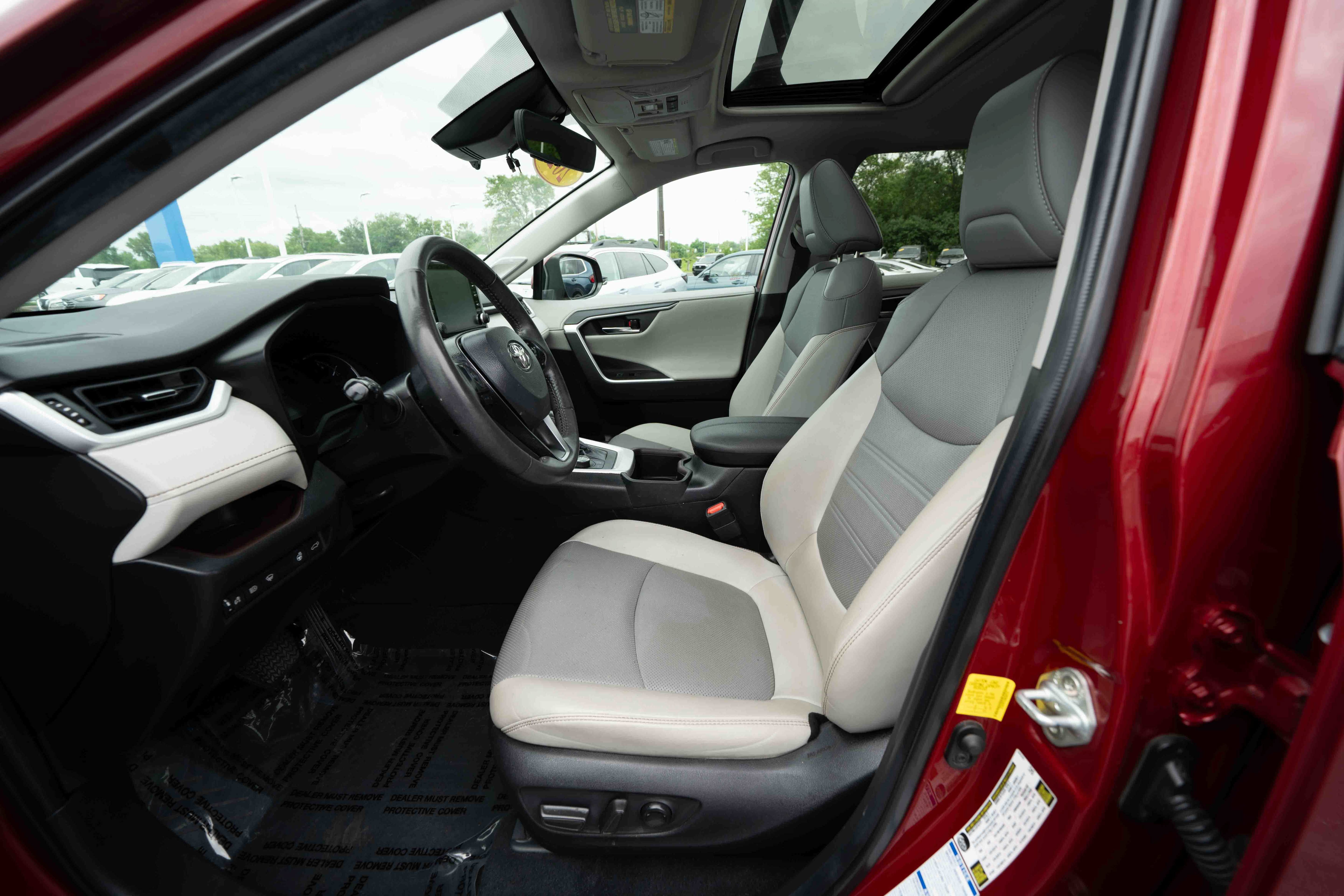 Used 2022 Toyota RAV4 Limited w/ Limited Grade Weather Package AWD/4WD image 9