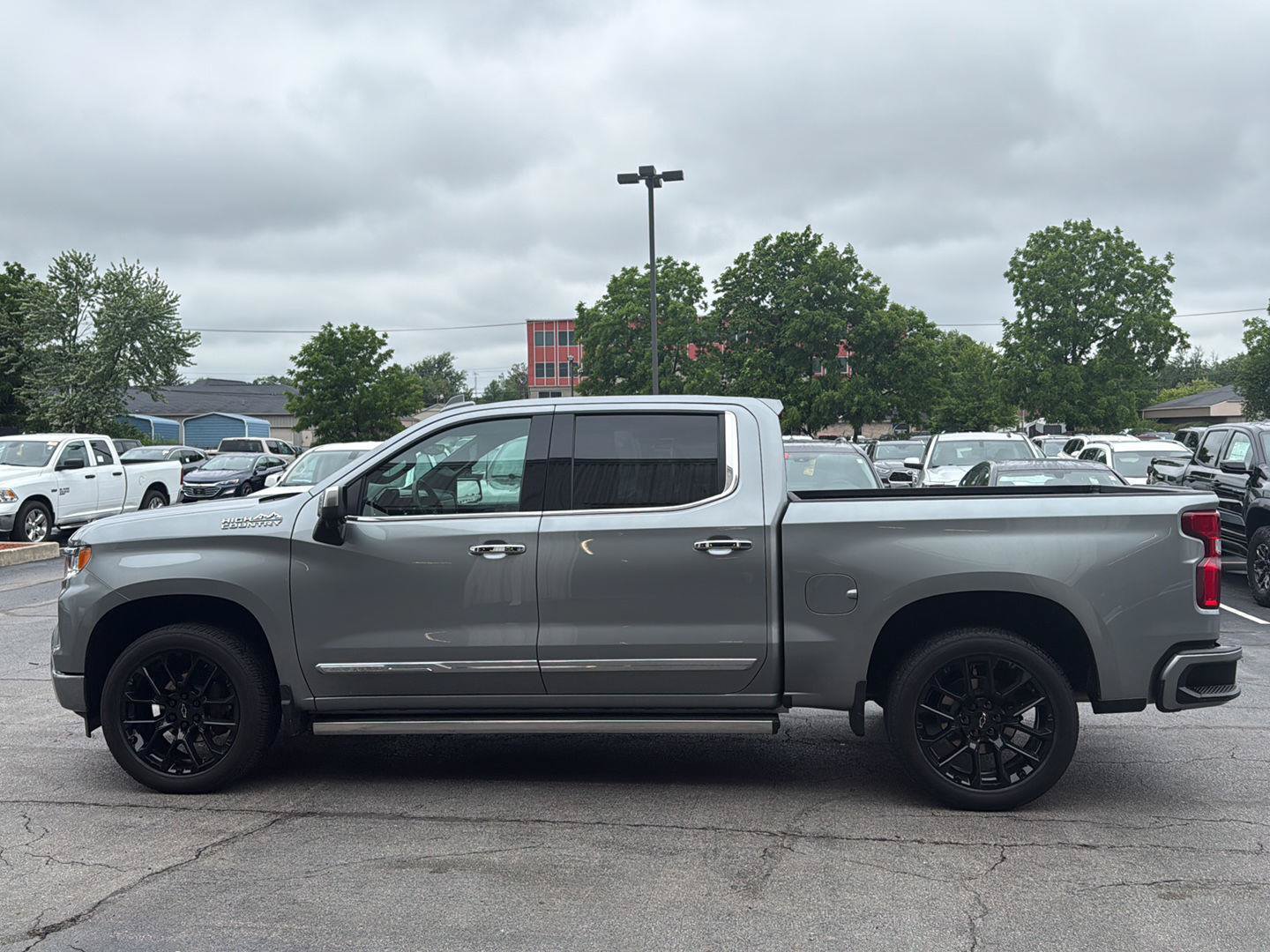 Used 2025 Chevrolet Silverado 1500 High Country w/ High Country Premium Package AWD/4WD image 6