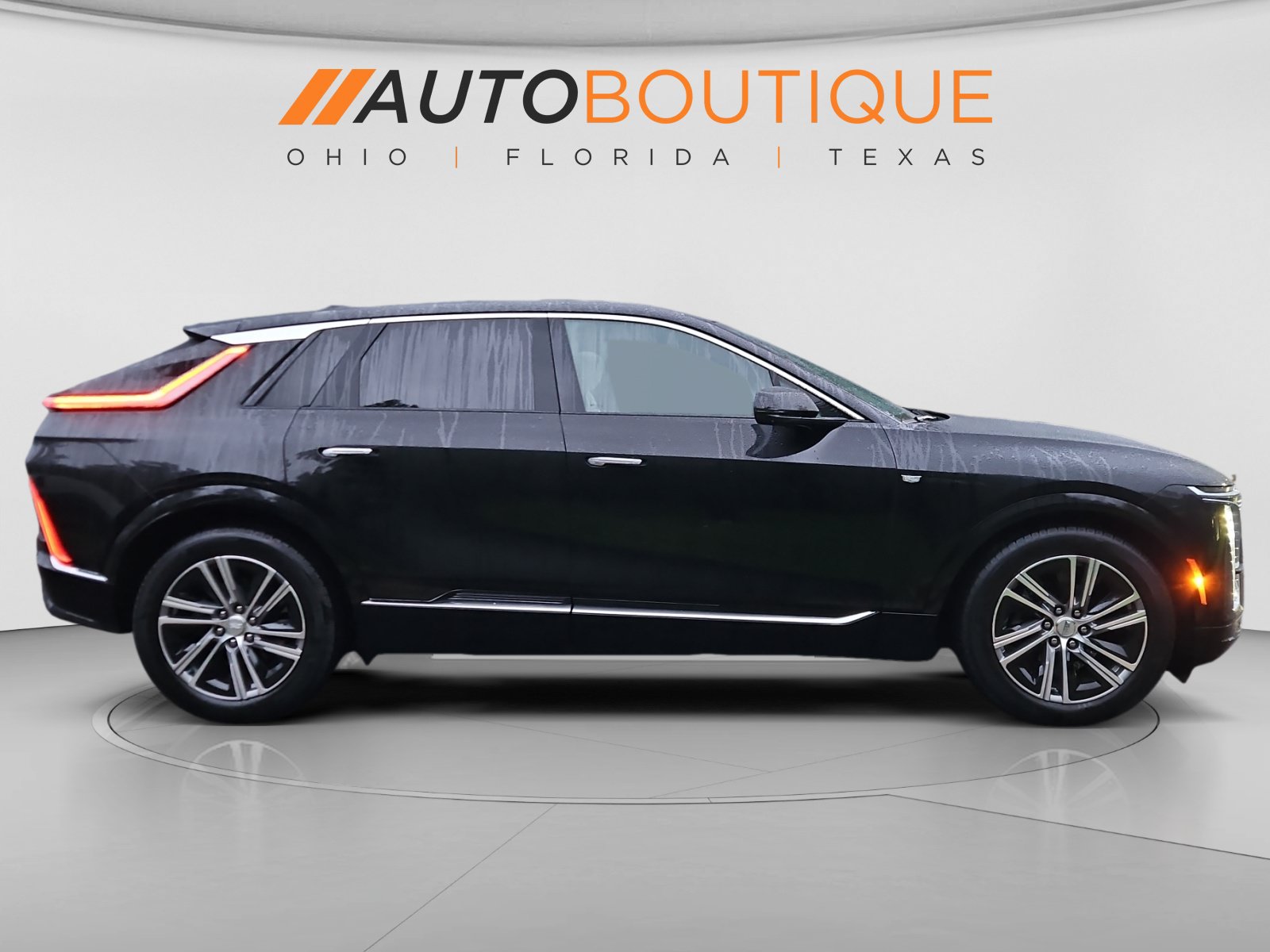 Used 2024 Cadillac Lyriq Luxury w/ LPO, Floor Liner Package AWD/4WD image 6