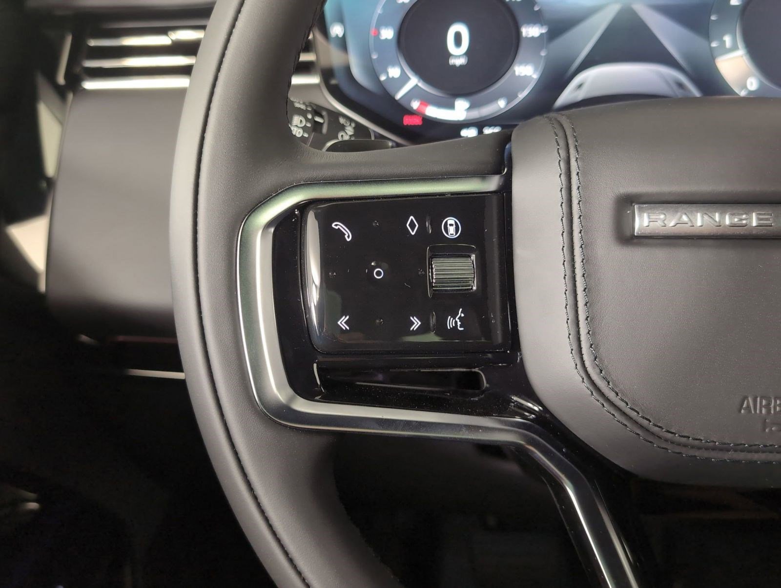 Used 2025 Land Rover Range Rover Sport SE image 15