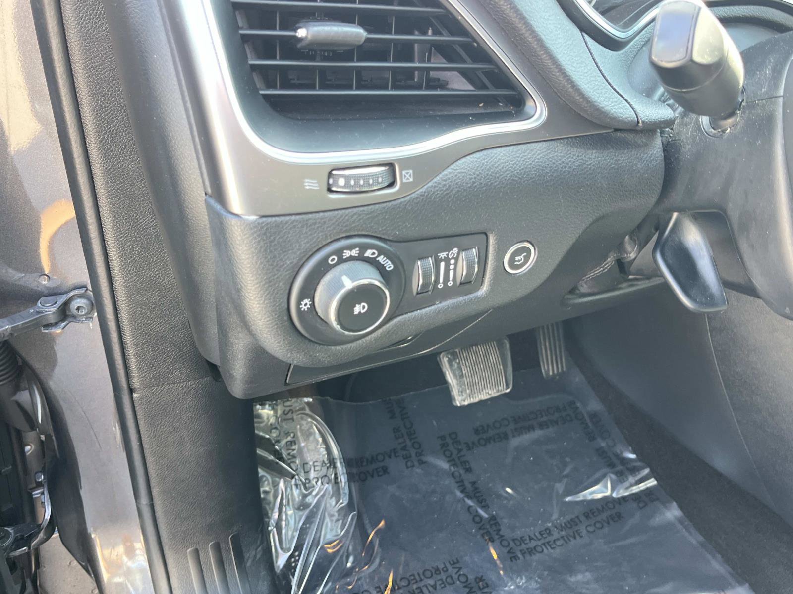 Used 2019 Jeep Cherokee Latitude Plus w/ Comfort/Convenience Group image 30