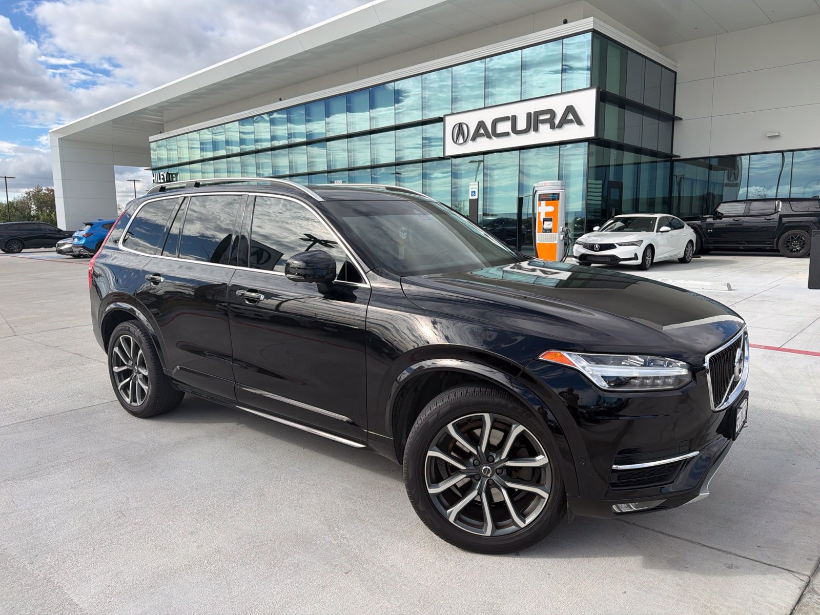 Used 2017 Volvo XC90 T6 Momentum w/ Vision Package
