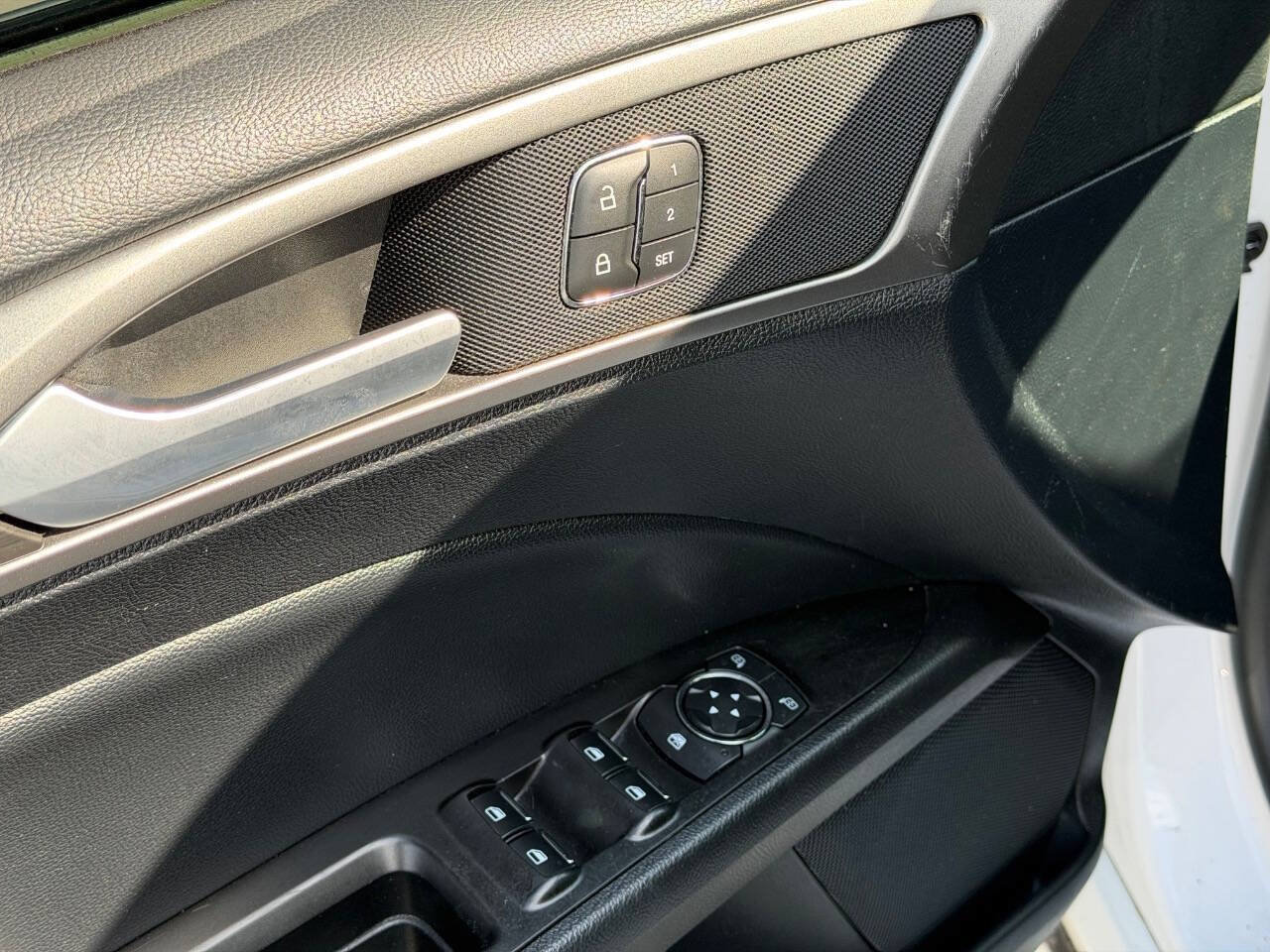 Used 2020 Ford Fusion SEL FWD image 19