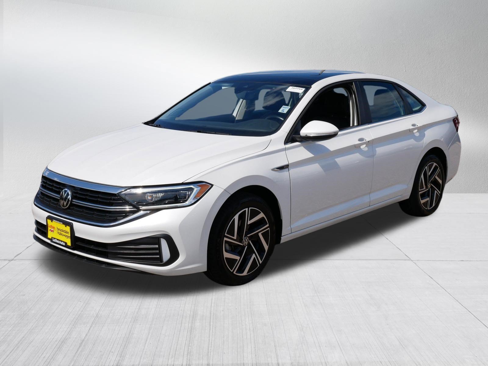 Used 2023 Volkswagen Jetta SEL FWD image 3