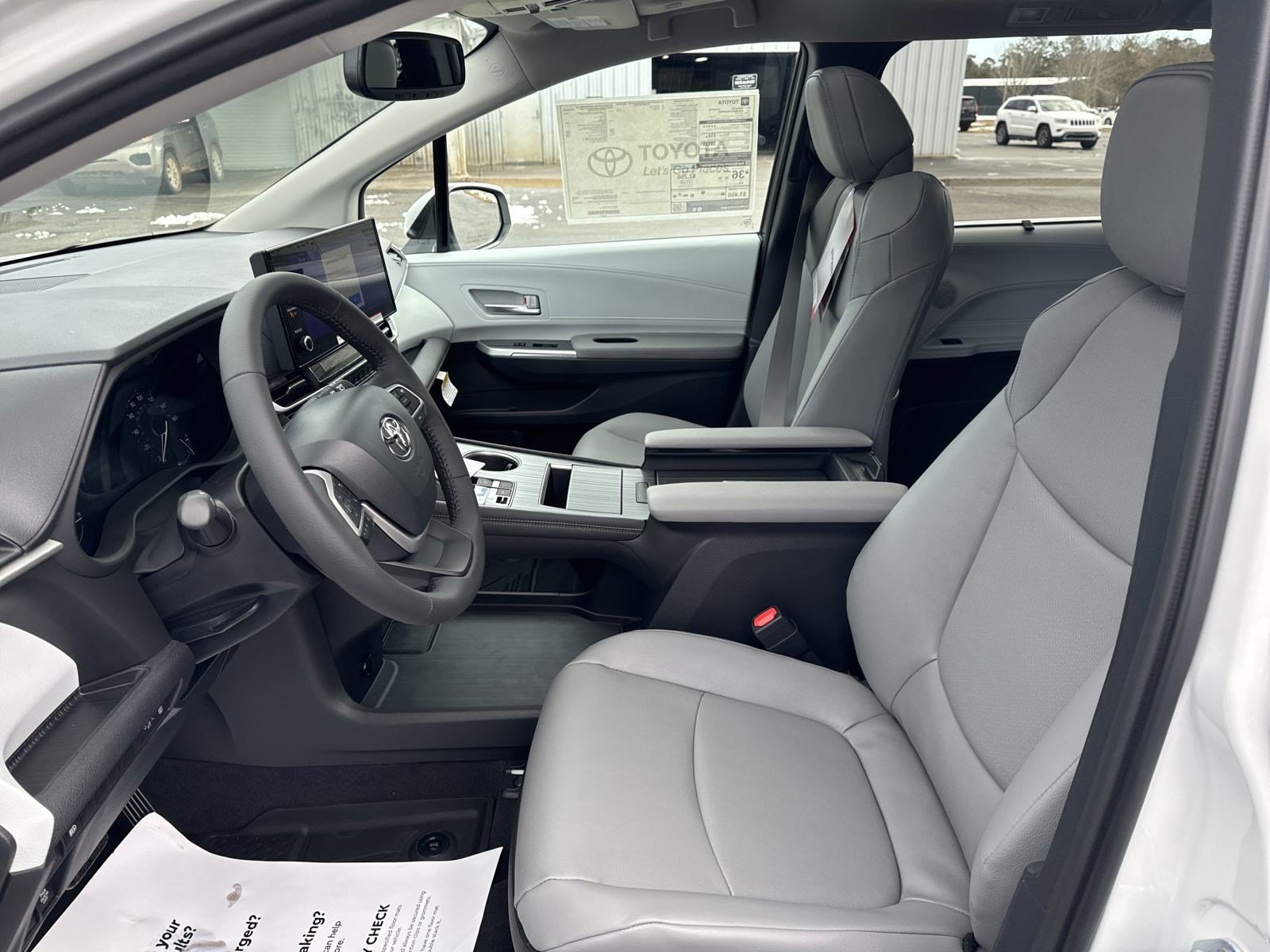 New 2025 Toyota Sienna XLE FWD image 13