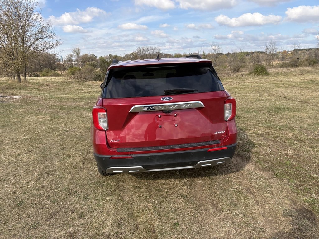 Used 2023 Ford Explorer XLT w/ Equipment Group 202A image 5