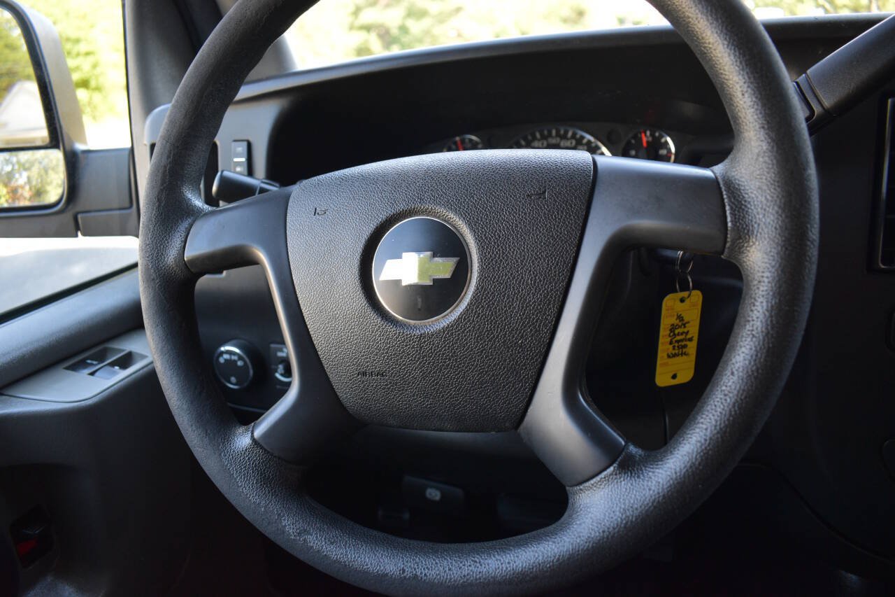 Used 2015 Chevrolet Express 2500 RWD image 27