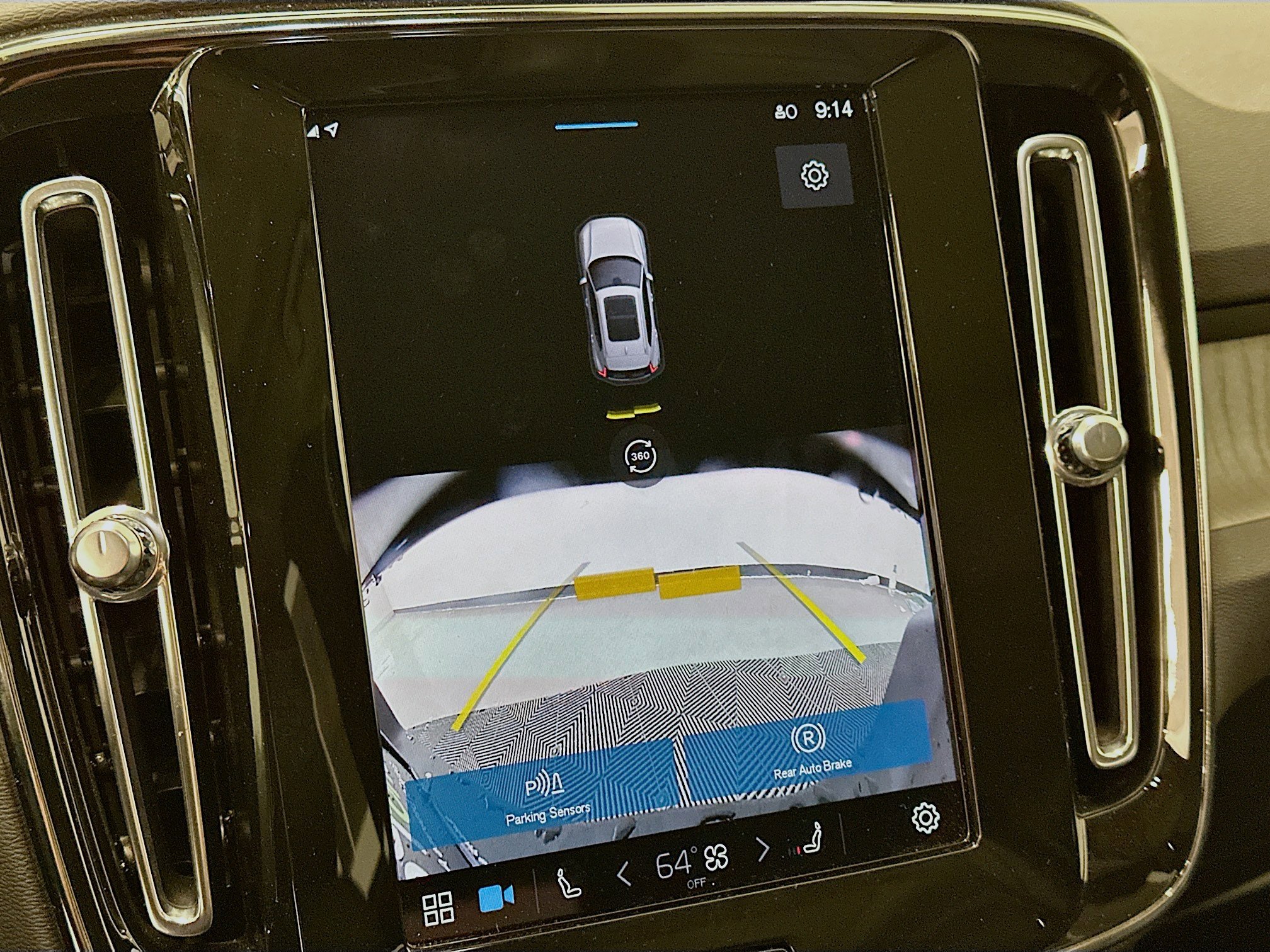 Used 2025 Volvo XC40 B5 Plus image 23