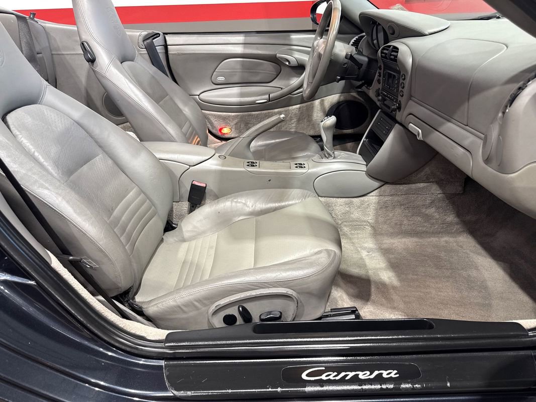 Used 2004 Porsche 911 Carrera image 90