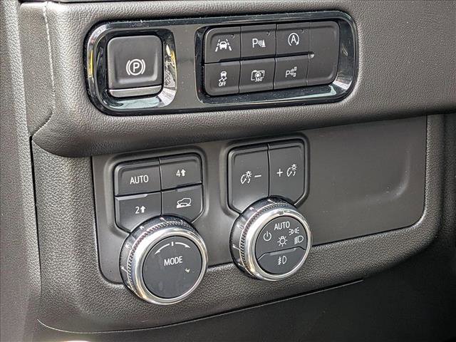 Used 2025 GMC Yukon XL Denali image 16