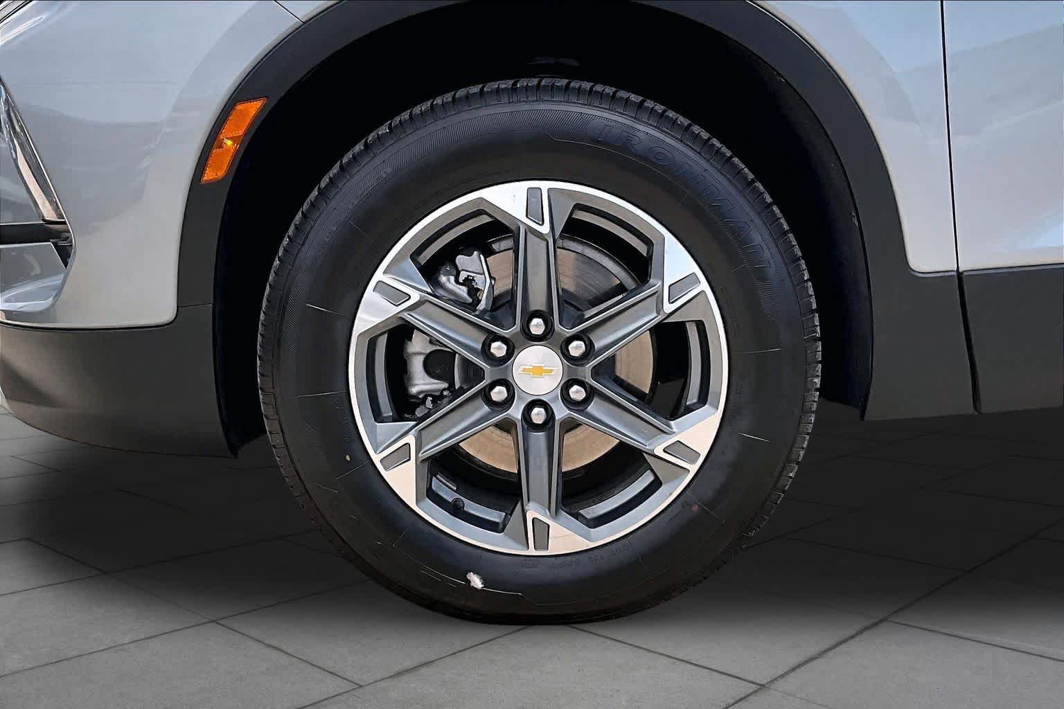Used 2025 Chevrolet Blazer LT FWD image 10