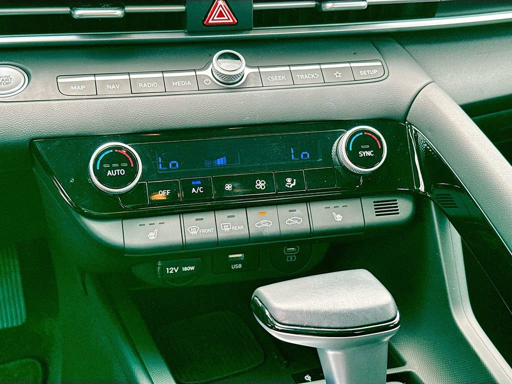 Used 2024 Hyundai Elantra Limited image 18