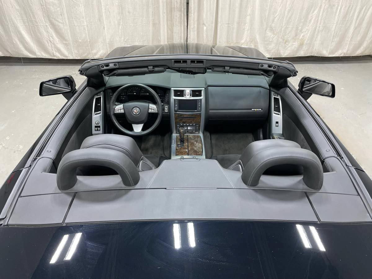 Used 2009 Cadillac XLR V RWD image 20
