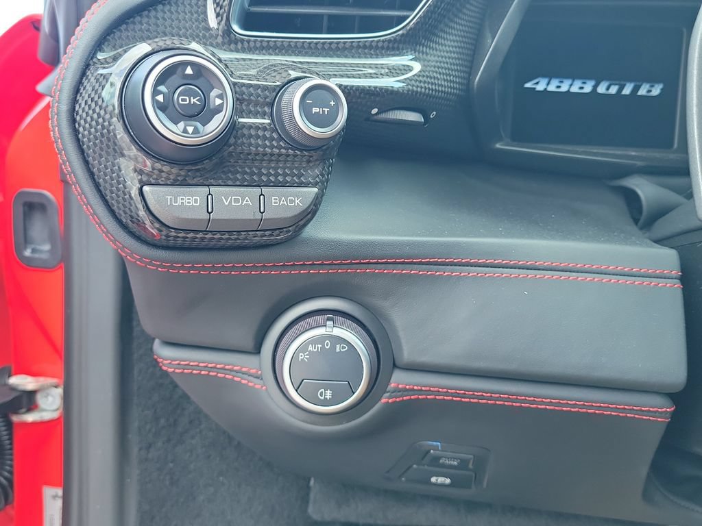 Used 2018 Ferrari 488 GTB RWD image 21
