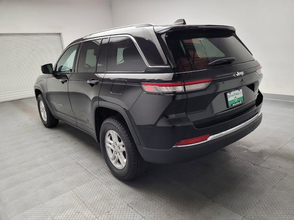 Used 2024 Jeep Grand Cherokee Laredo RWD image 5