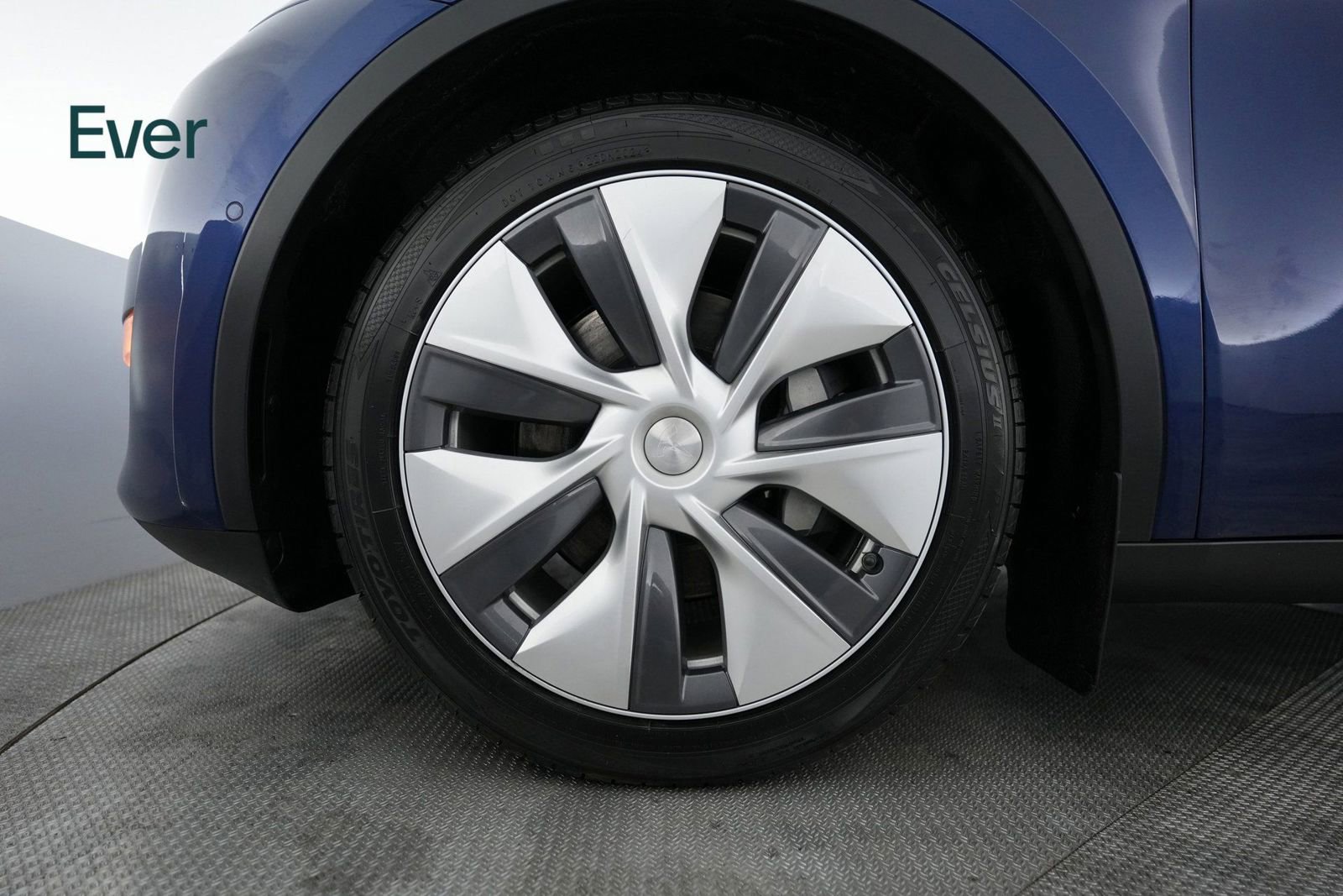 Used 2022 Tesla Model Y Long Range image 17