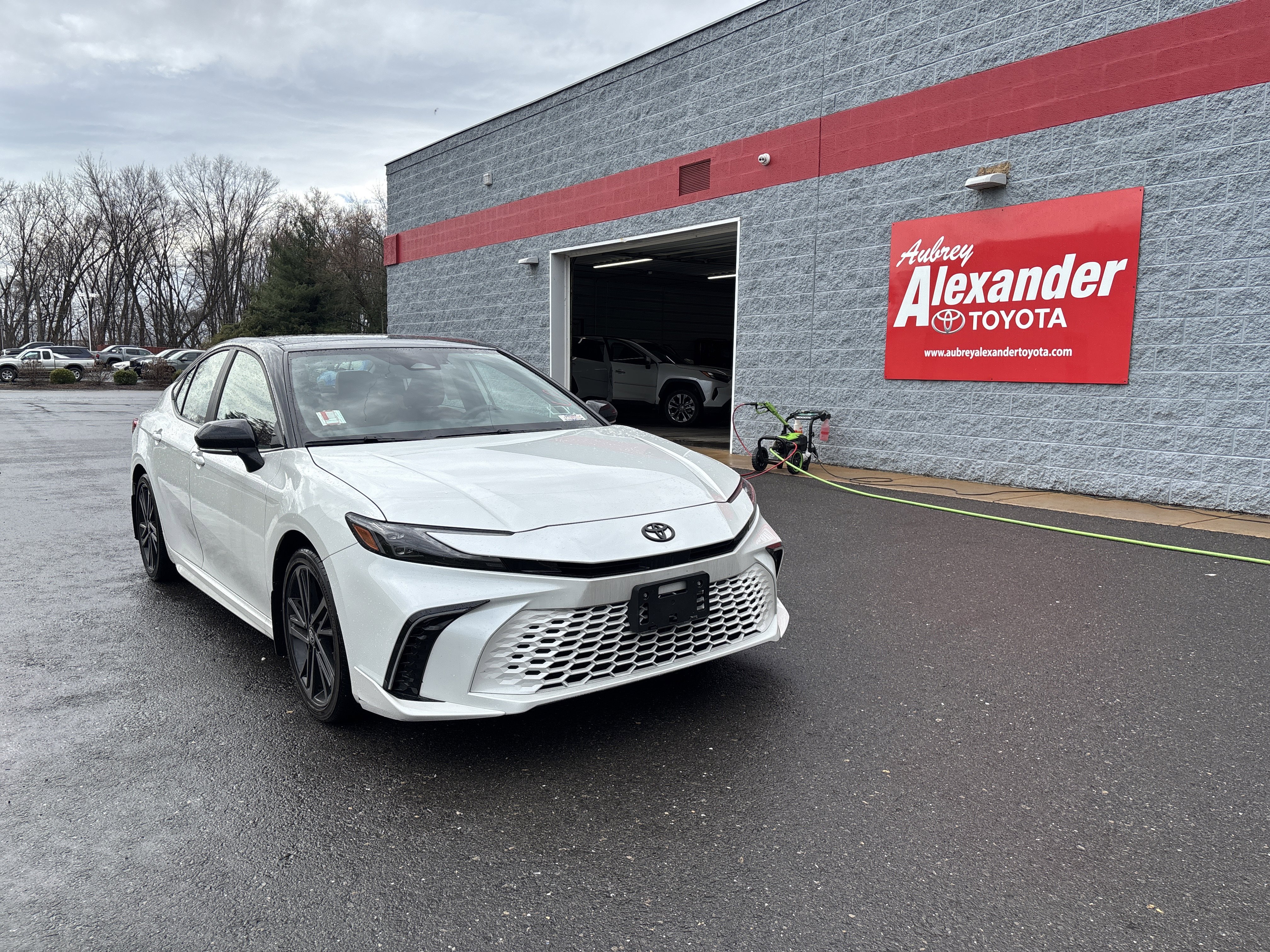 Used 2025 Toyota Camry XSE image 1