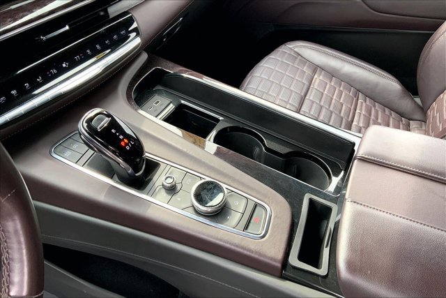 Used 2023 Cadillac Escalade Sport Platinum w/ LPO, ONYX Package image 17