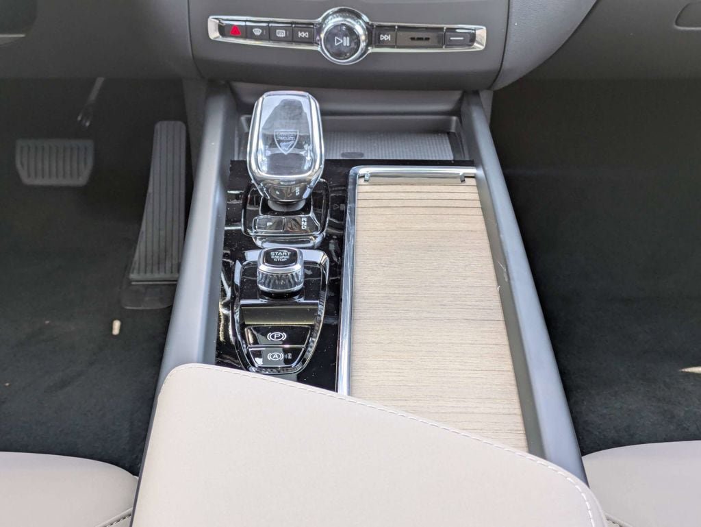 New 2026 Volvo XC60 B5 Core AWD/4WD image 21