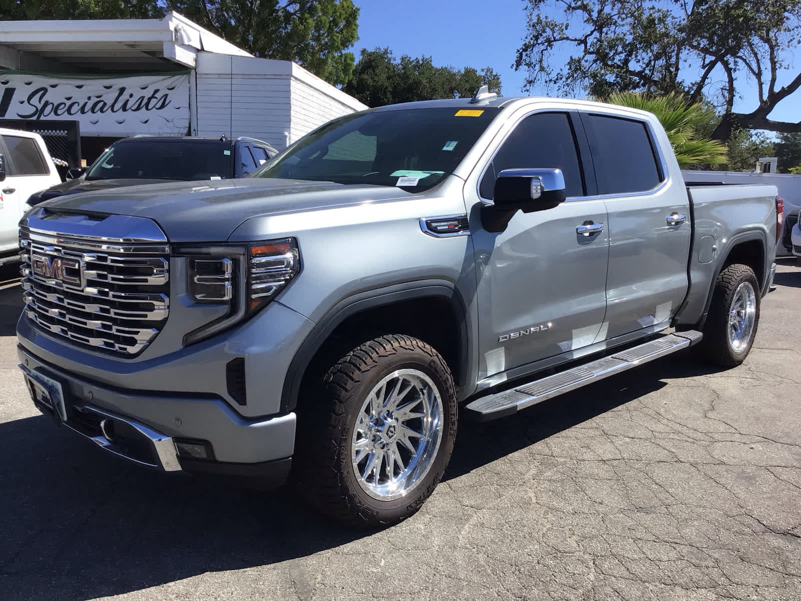 Used 2024 GMC Sierra 1500 Denali w/ Technology Package AWD/4WD image 2