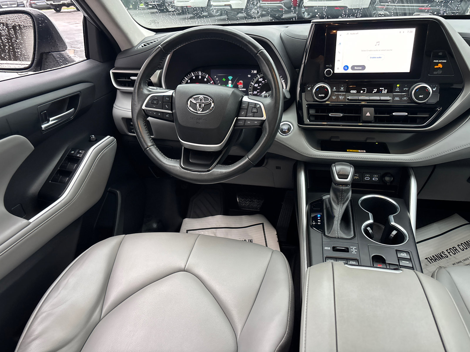 Used 2023 Toyota Highlander XLE AWD/4WD image 31