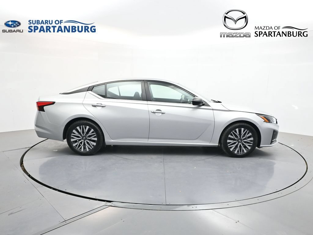 Used 2024 Nissan Altima 2.5 SV FWD image 9