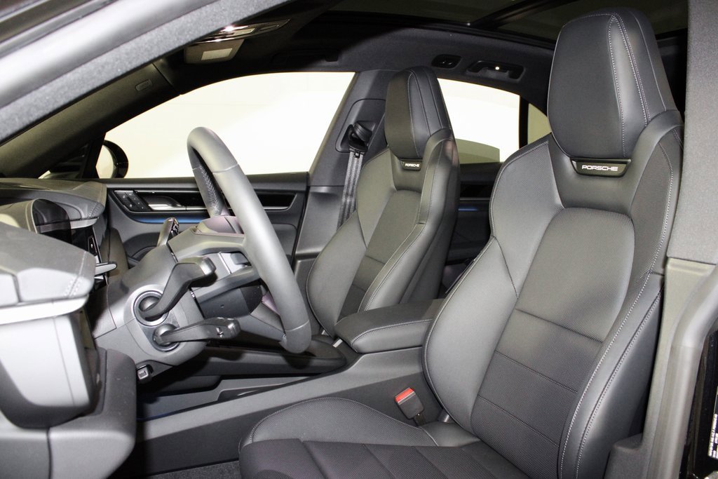 Used 2025 Porsche Macan Electric image 5