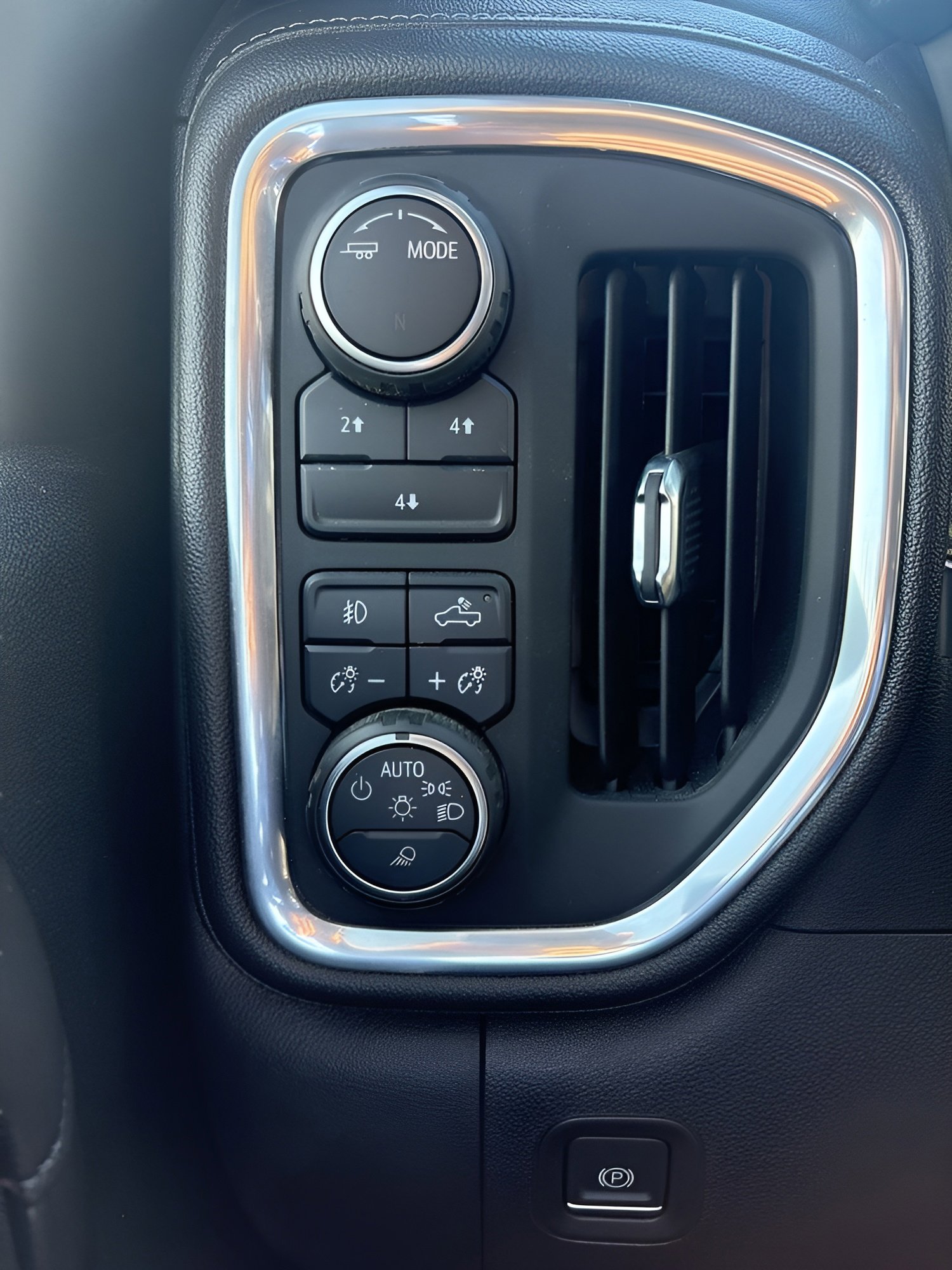 Used 2022 Chevrolet Silverado 3500 LTZ w/ LTZ Convenience Package image 22