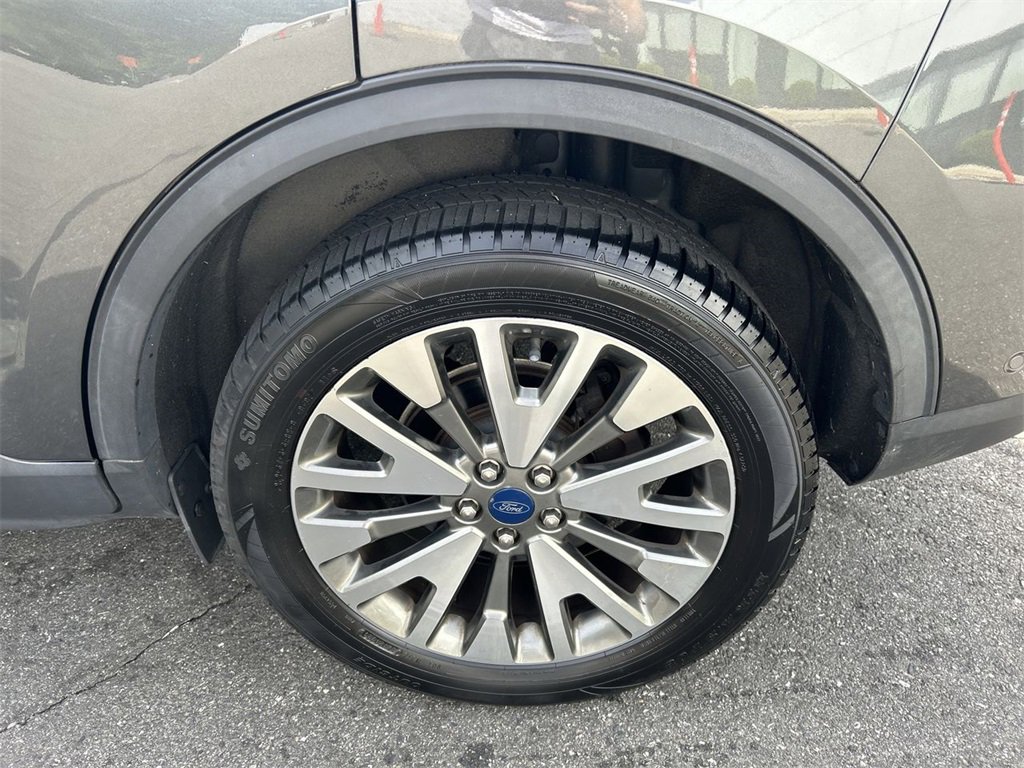Used 2020 Ford Escape Titanium image 11