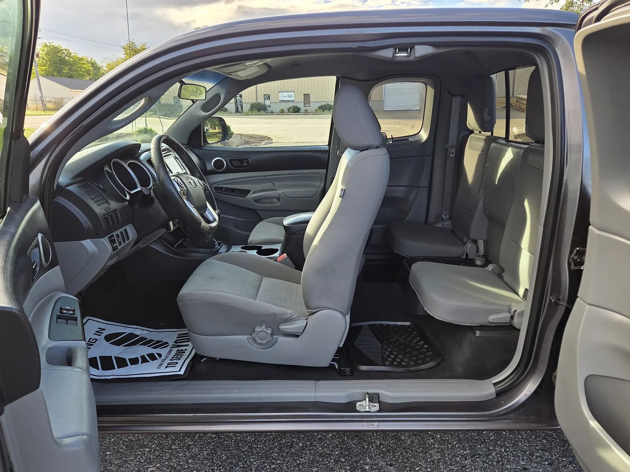 Used 2015 Toyota Tacoma 2WD Access Cab w/ SR5 Package image 10