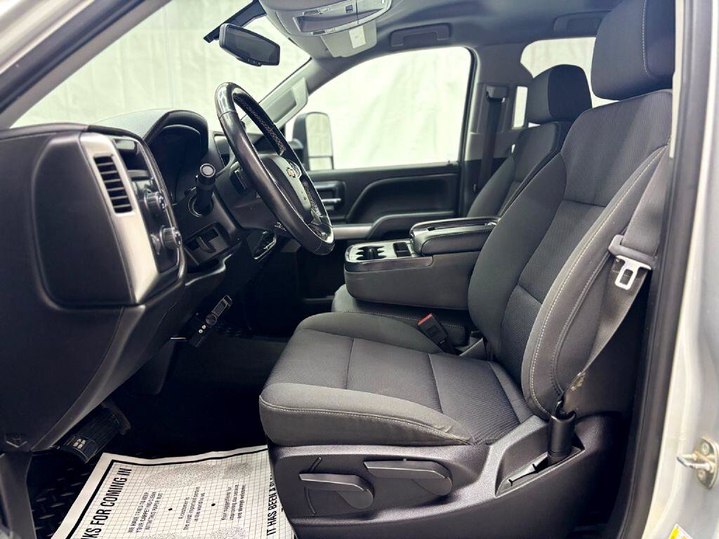 Used 2019 Chevrolet Silverado 1500 LT image 12