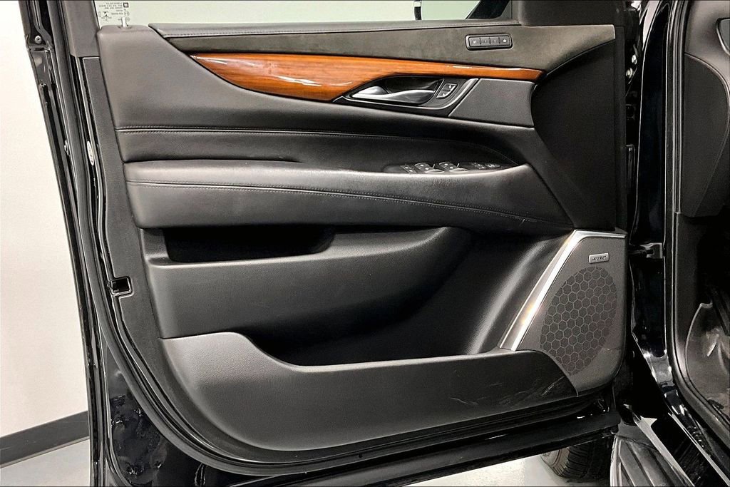 Used 2019 Cadillac Escalade ESV Luxury image 21