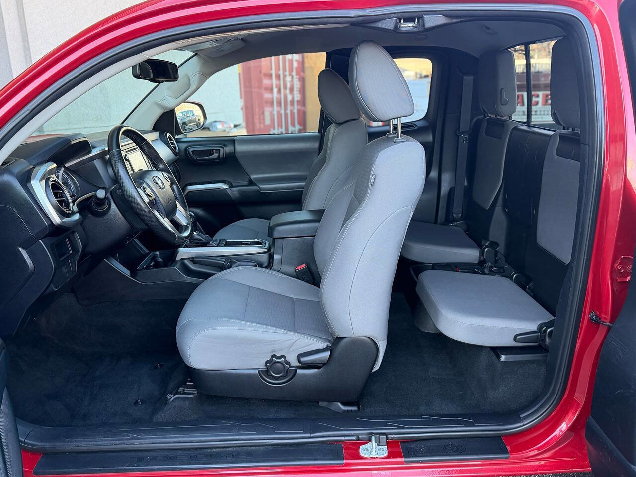 Used 2016 Toyota Tacoma TRD Sport image 2