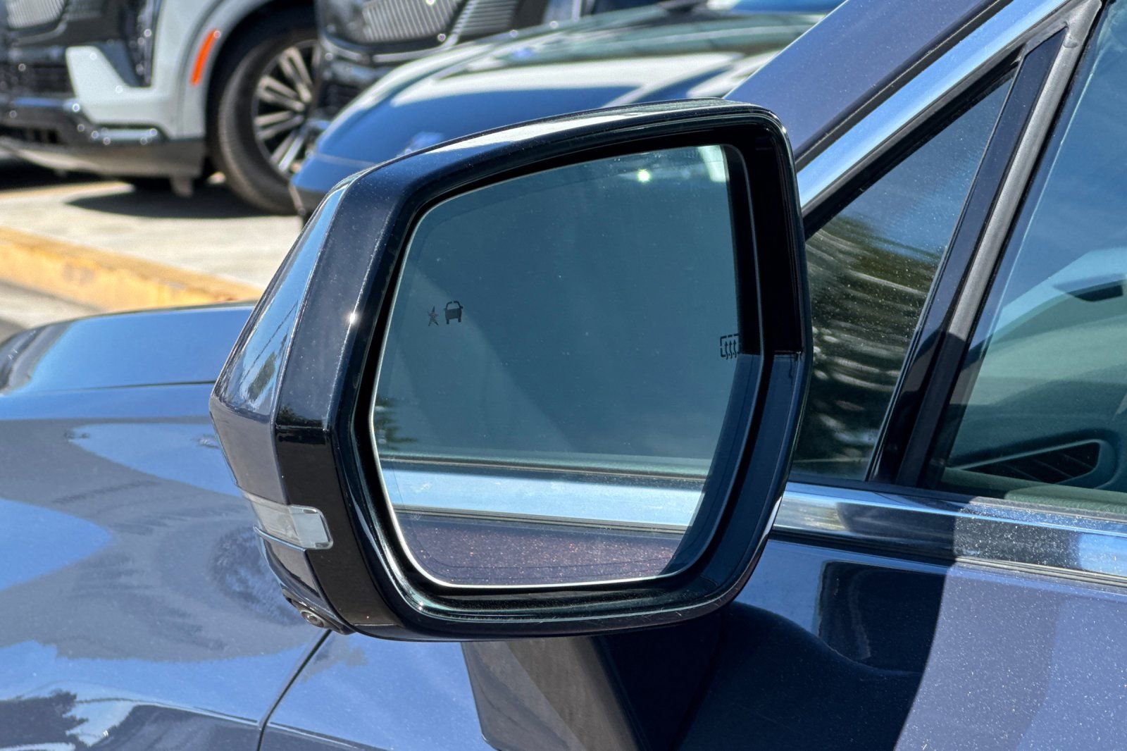 Used 2025 Cadillac XT4 Premium Luxury image 51