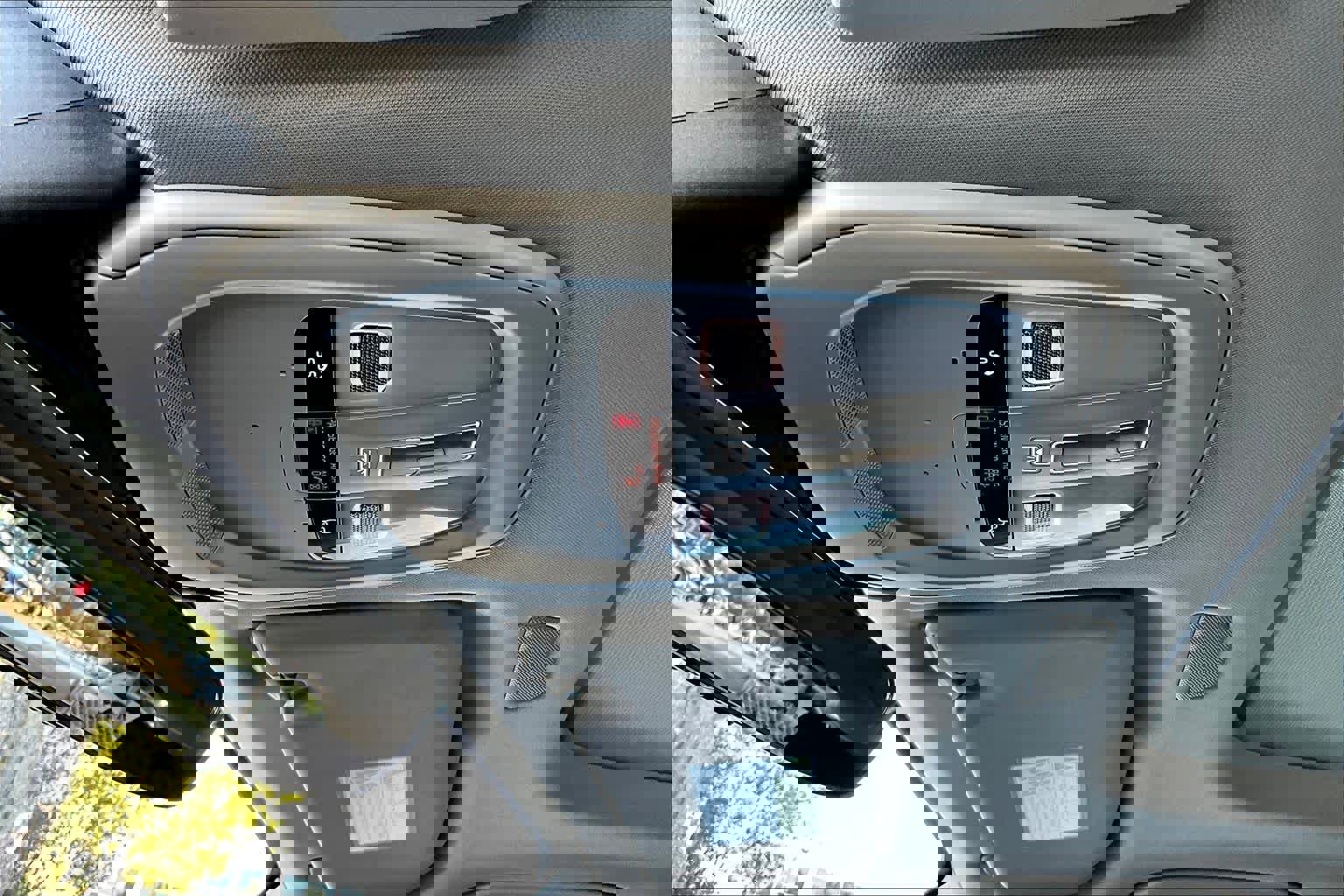 Used 2023 Volvo XC60 B5 Plus w/ Climate Package image 33