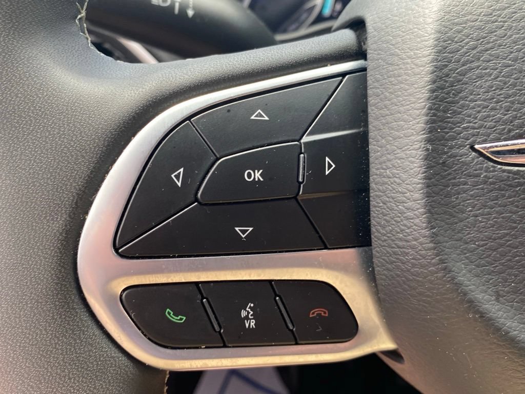 Used 2025 Chrysler Pacifica Select FWD image 27